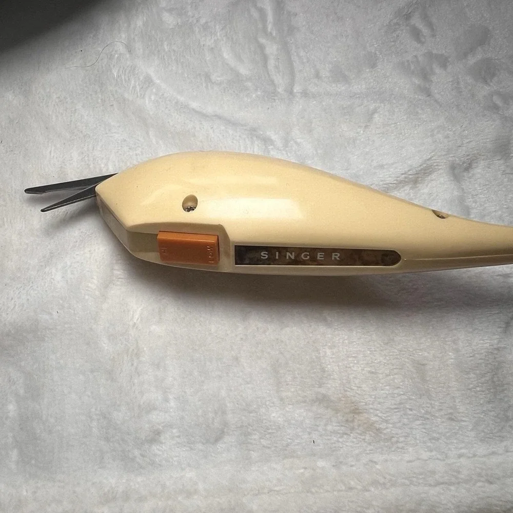 Vintage Singer Electric Scissors w/ Case, Pink Sewing Tool, Retro Fabric Cutter